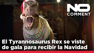 GALA NO COMMENT: El Tyrannosaurus Rex del museo de Londres se viste de gala para recibir la Navidad