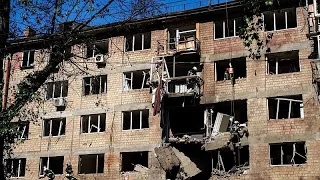 Ukraine trifft russischen Luftwaffenstützpunkt, Moskau verstärkt Bombenangriffe