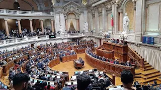 Portugal&#39;s parliament rejects motion of confidence and brings down government