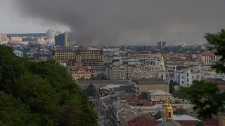 La Russie attaque des zones résidentielles à Kyiv et une maternité à Odessa