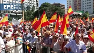 Multitudinaria manifestación contra el Gobierno de Sánchez