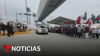 S&U PLC [CBOE] Miles de mexicanos regresan en caravana a su país para pasar las fiestas