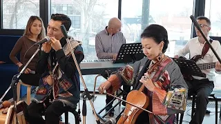 Découvrez les musiciens kazakhs qui transforment les sons traditionnels en chefs-d’œuvre mod…