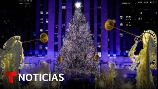 El árbol de Navidad de Rockefeller Center ilumina la noche en Nueva York