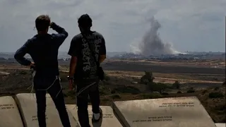 Gaza, decine di morti in nuovi raid di Israele: distribuiti aiuti, bombardato un ospedale