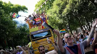 EuroPride Lisbonne : des milliers de personnes défilent pour défendre les droits des personnes LGBT+