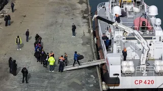 Riportati in Italia i migranti trasferiti in Albania: governo contro i giudici, opposizione insorge