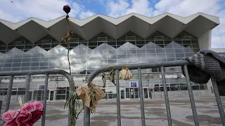 Serbie : 13 personnes inculpées pour l&#39;effondrement meurtrier du toit de la gare de Novi Sad