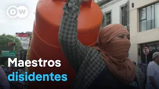 Repelen con gases a educadores que intentaron irrumpir en edificio del gobierno mexicano