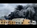 No Comment : impressionnantes images d'un entrepôt en feu à Taïwan