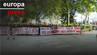Bomberos se concentran al grito de &#39;Mompó dimisión&#39;: &quot;No estamos preparados para otra dana&quot;