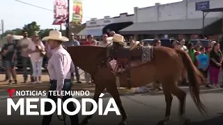 S&U PLC [CBOE] El ataúd de una niña muerta en las inundaciones de Texas es escoltado por su caballo