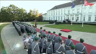 BELLEVUE GROUP N Erdoğan-Besuch: Türkische Flagge vor Schloss Bellevue