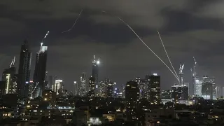 Iran-Israele: esplosioni a Teheran, missili iraniani fanno breccia nella difesa aerea israeliana