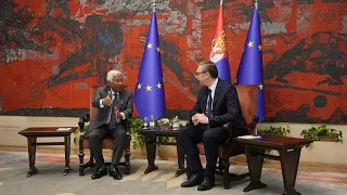 &quot;Viele Leute haben mich gebeten, nicht zu kommen&quot;: EU-Ratspräsident trifft Vučić