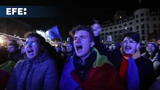 Bucarest acoge una multitudinaria manifestación por una Rumanía europeísta