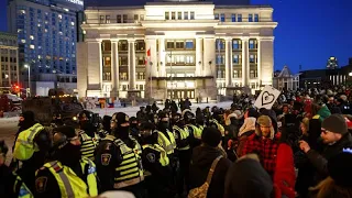 OTTAWA BANCORP INC. Canada: la polizia sgombera dai camion le strade di Ottawa