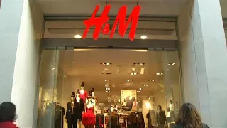 HENNES + MAURITZ B SK-125 H&M in crisi: record di vestiti invenduti