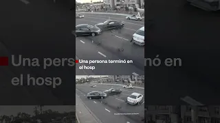 Momento impactante: un Mustang pierde el control durante una carrera callejera | Noticias Telemundo