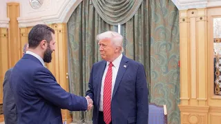 Arabia Saudita, Trump incontra il presidente ad interim della Siria e revoca le sanzioni a Damasco