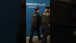 Mittelfinger, Drogen, Ausraster – Die Bundespolizei im Einsatz | SPIEGEL TV Shorts