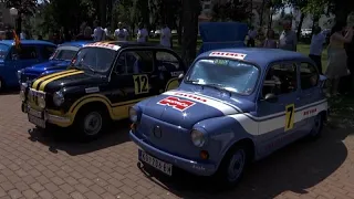 FIAT CHRYSLER AUTOMOBILES Célébration de la Fiat Zastava 750, une voiture emblématique en Serbie