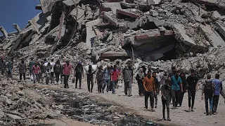 INTERNATIONAL DISTRIBUTION SVCS PLC ADR Au moins 85 personnes auraient été tuées lors d&#39;une distribution alimentaire, selon les...