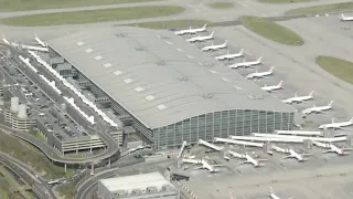 EN VIVO: Imágenes del aeropuerto londinense de Heathrow cerrado por un apagón tras un incendio