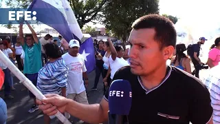 Cientos de hondureños protestan en las calles por la demora en la entrega del material electoral