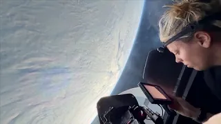 TERRA Equipaggio tutto civile orbita intorno alla Terra da polo a polo nella missione SpaceX