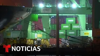 Advierten que se desploma el volumen de carga china en el Puerto de Los Ángeles | Noticias Telemundo