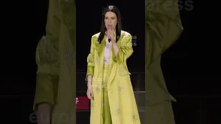 S&U PLC [CBOE] Laura Pausini dedica su concierto a los afectados por la DANA