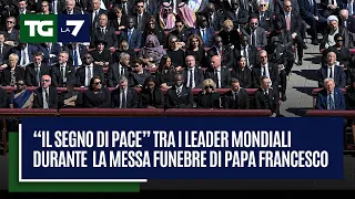 “Il segno di pace” tra I leader mondiali durante la messa funebre di Papa Francesco