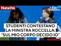 Stati generali della natalità, studenti contestano la ministra Roccella: “Sul mio corpo decido io”