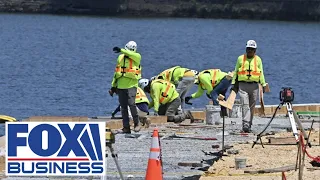 This perception of blue collar jobs is ‘gone’ amid AI job sweep, journalist says