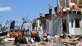 I tornado in Kentucky lasciano una scia di devastazione con altre tempeste in arrivo.