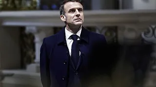 Macron exclut de démissionner, promet de nommer un premier ministre dans les &quot;prochains jours&quot;