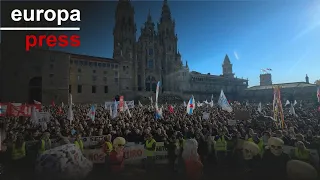 Miles de personas se manifiestan contra Altri en Santiago de Compostela