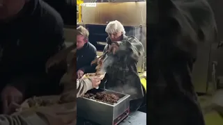 Comedian serves food to LA firefighters