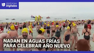 Cerca de 4,000 bañistas nadan en aguas frías de Bélgica para celebrar el Año Nuevo