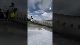 Pasajero grabó los momentos de angustia en el interior del avión accidentado en Toronto.