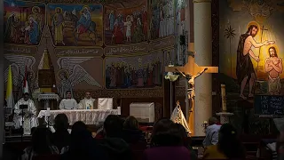 En images : les funérailles des deux chrétiens tués dans une église de Gaza